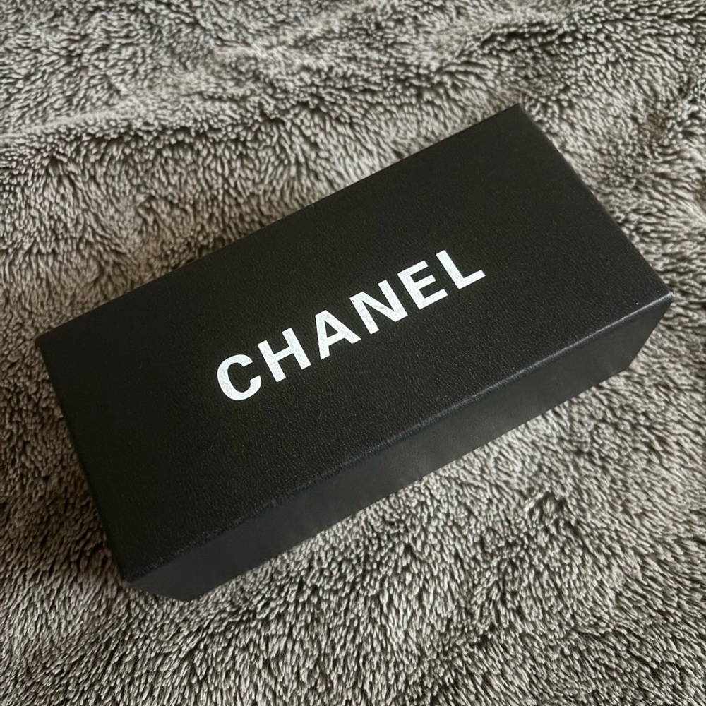 Chanel box